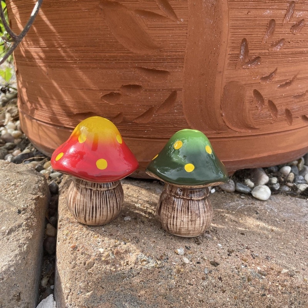 Streamline Salt & Pepper Set Red Green Yellow Brown Mushrooms Kitchen Decor